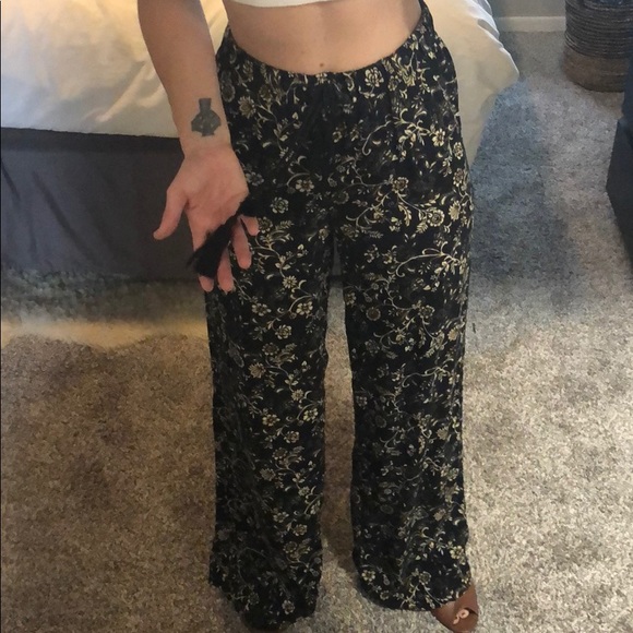 Wide leg printed pant with tassle drawstring - Picture 2 of 4